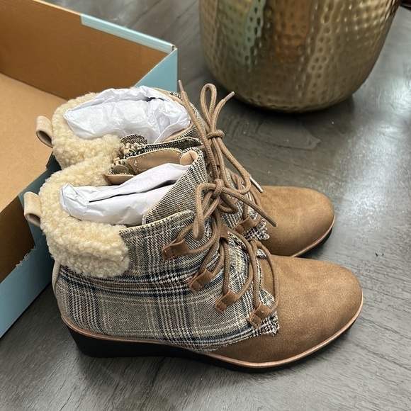 LifeStride Zone Lace Up Wedge Bootie (WIDE) - Picture 5 of 9